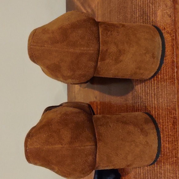 Prada Brown suede shoes. Camel color, heel - Picture 8 of 13